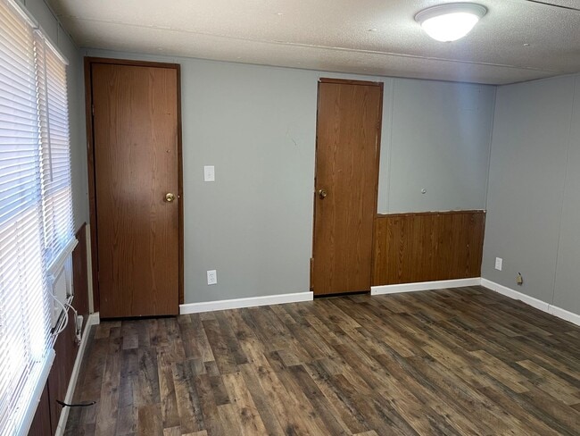 Building Photo - 4 BED, 2 BATH MOBILE HOME LOCATED IN JACKS...