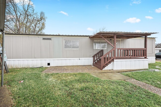 Building Photo - 2222 N Austin Ave