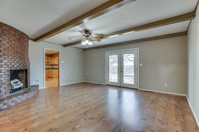 Building Photo - Three bed house in Coronado Heights