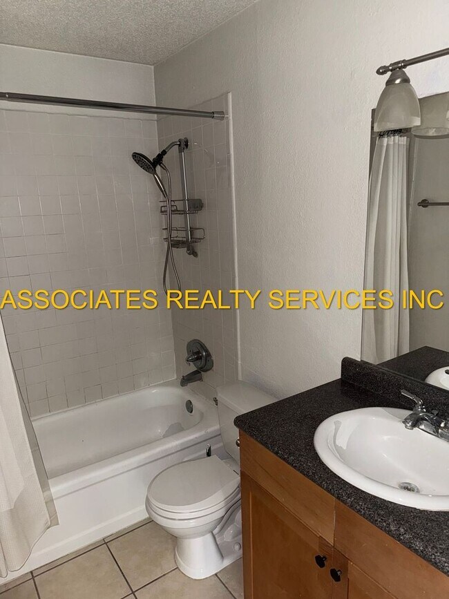 Building Photo - Spacious 2bed/2bath Condo in CREEK’S EDGE in NW Gainesville PRIVATE PATIO!!