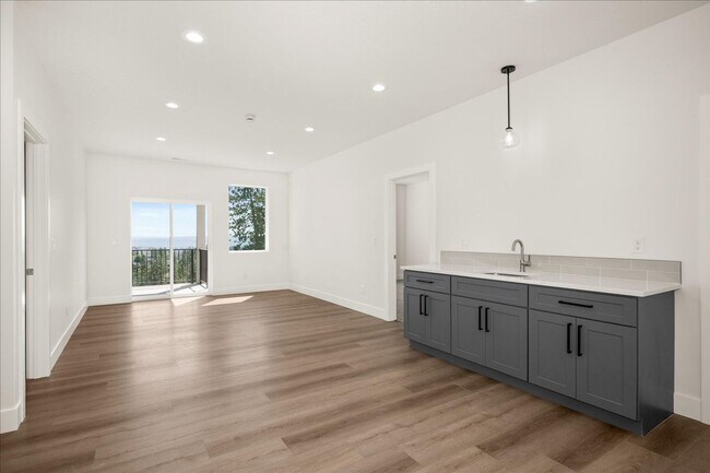 Building Photo - $3,375 - 4 Bed / 3 Bath Gorgeous Brand New Build Home with Beautiful Views
