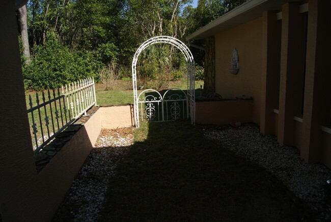 Building Photo - Beautiful Pool Home in River Country Estates