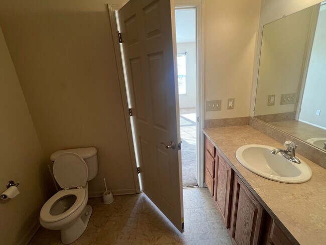 Building Photo - 9589 Lakeside Dr