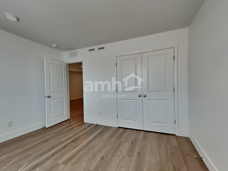 Building Photo - 8373 Buckskin Clf Ave