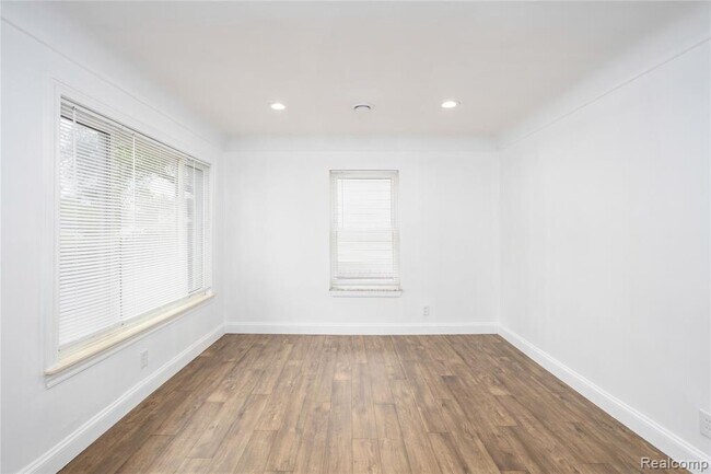 Building Photo - 18261 Brentwood St