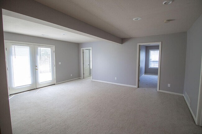 Building Photo - 208 Jackal Dr