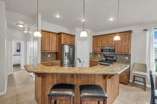 Building Photo - Single Level 3 Bedroom Home with Red Rock ...