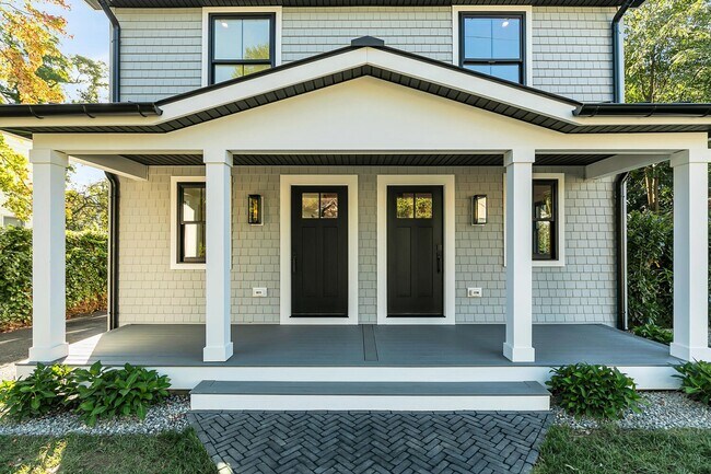 Building Photo - 516 River Rd