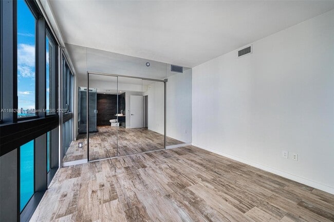 Building Photo - 650 NE 32nd St