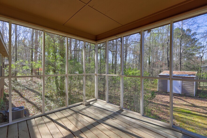 Building Photo - 503 Fayetteville Rd