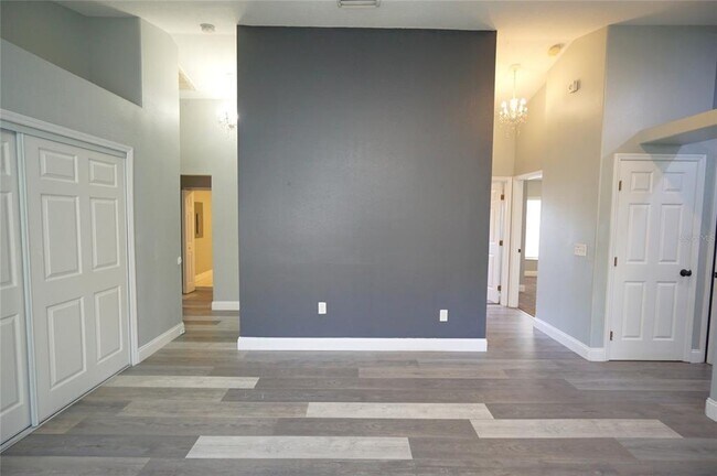 Building Photo - 2416 E Ida St