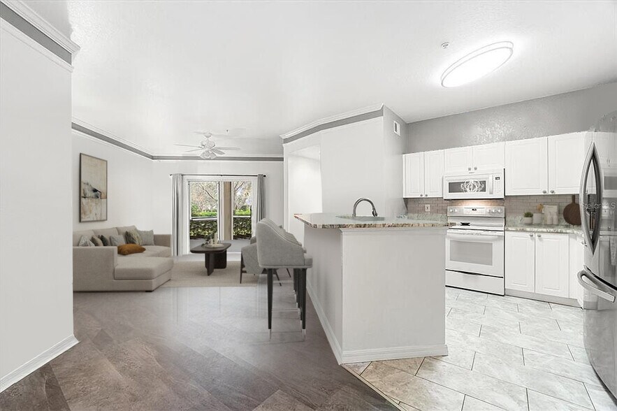 Kitchen with breakfast nook - 5168 Northridge Rd