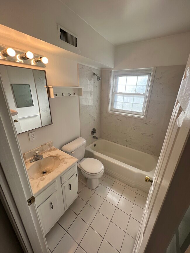 Building Photo - Bayberry Apartment