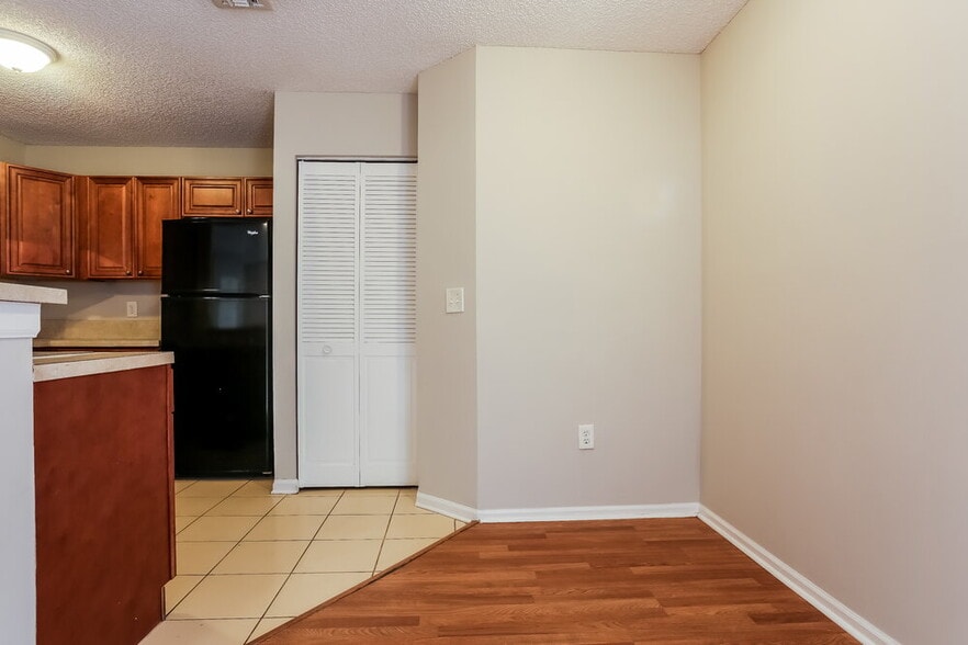 Building Photo - 4082 Eastridge Dr