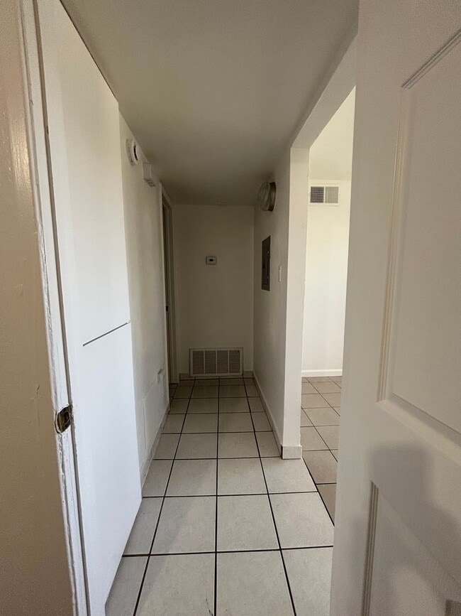 Building Photo - 108g