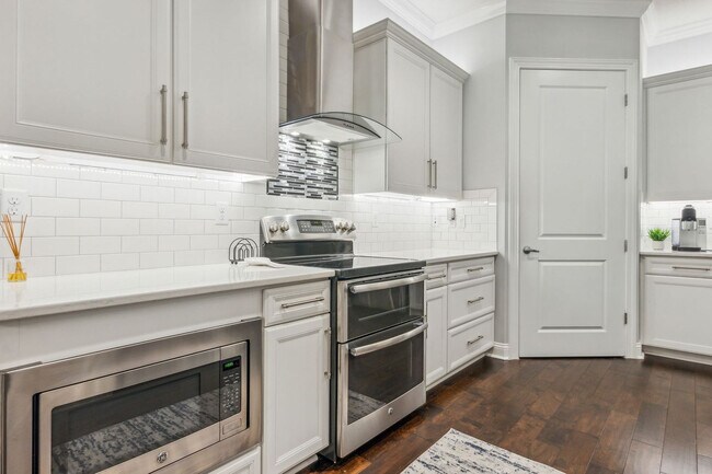 Building Photo - 95217 Summerwoods Cir