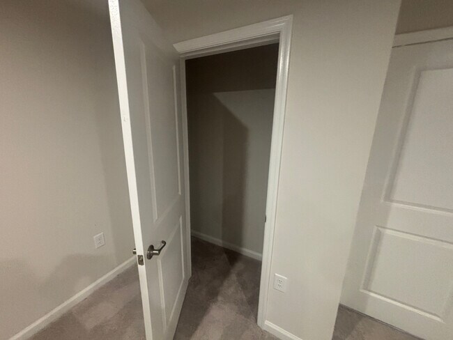 Building Photo - Room in Duplex on Romeria Dr