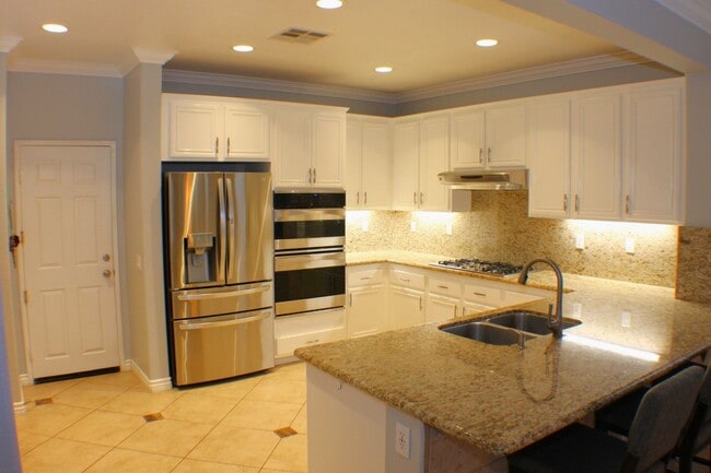 Building Photo - Single-Story Beauty with RV Parking in Nor...