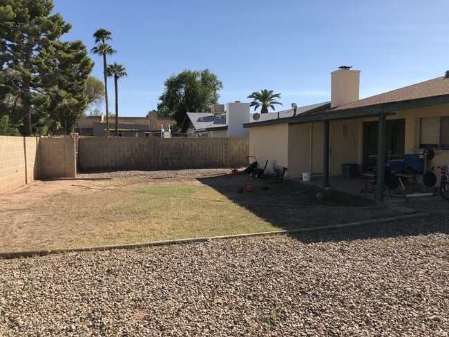 Building Photo - 5929 S Lakeshore Dr