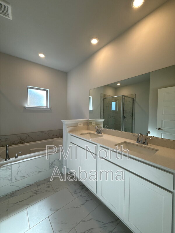 Building Photo - 15733 Ruthie Lynn Dr