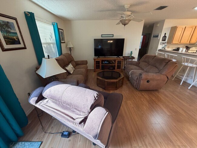 Building Photo - 2 bedroom 2 bath patio villa