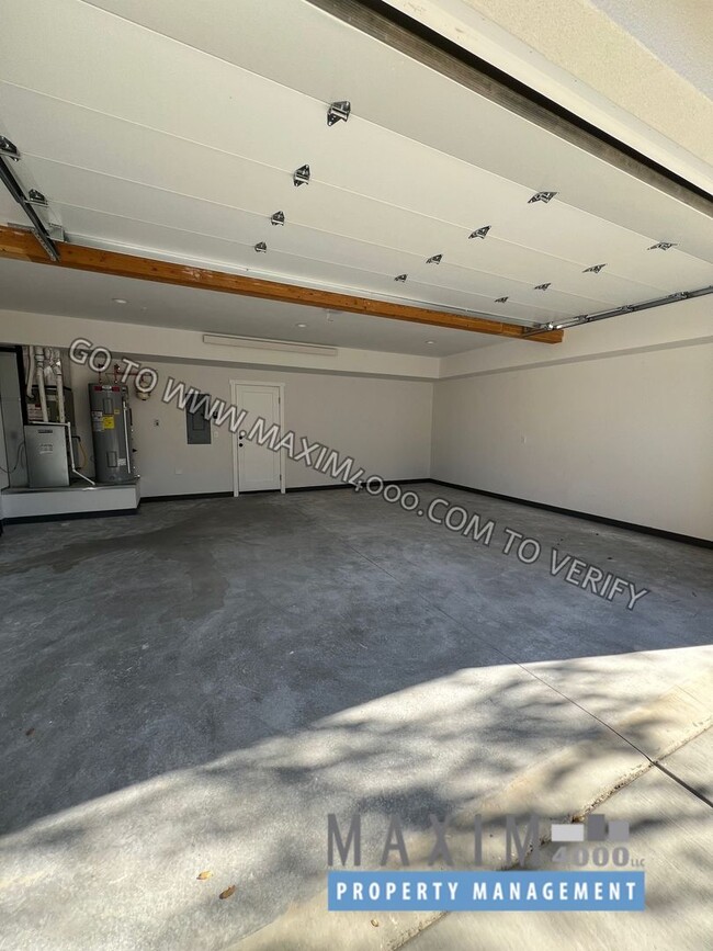 Building Photo - 1444 Kennedy Ave