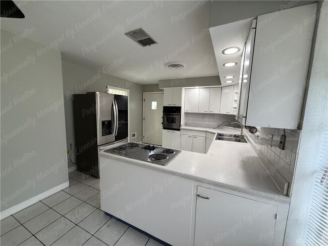 Building Photo - 3776 Dorset Dr