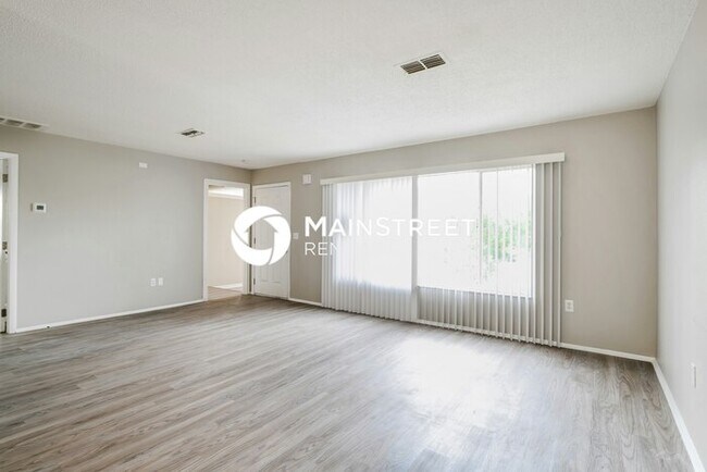 Building Photo - 3 Bedroom Pet-Friendly Home in Spring Hill, FL with Main Street Renewal