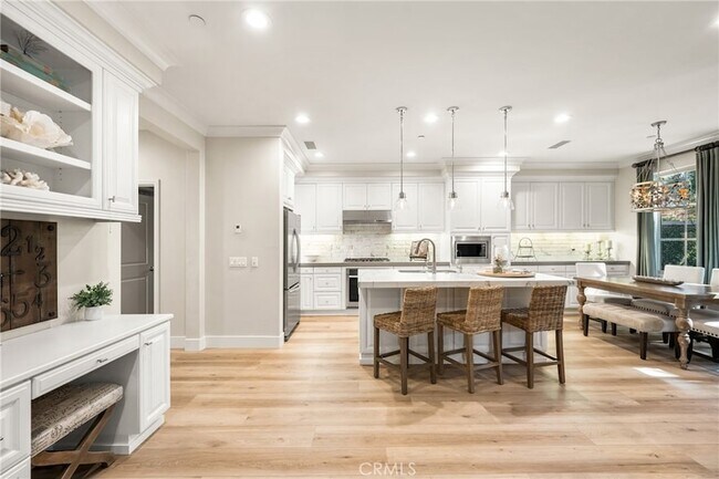 Building Photo - 52 Brindisi