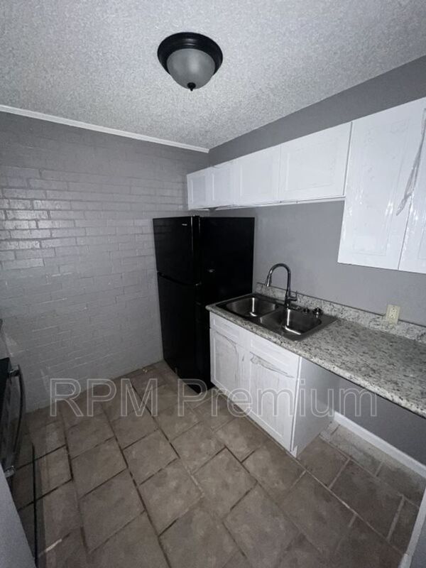 Building Photo - 3350 LA-1