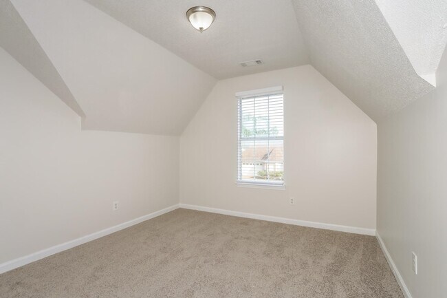 Building Photo - 4451 Lunsford Dr