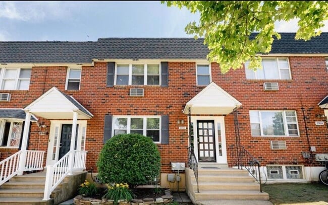Building Photo - 3963 Rowena Dr