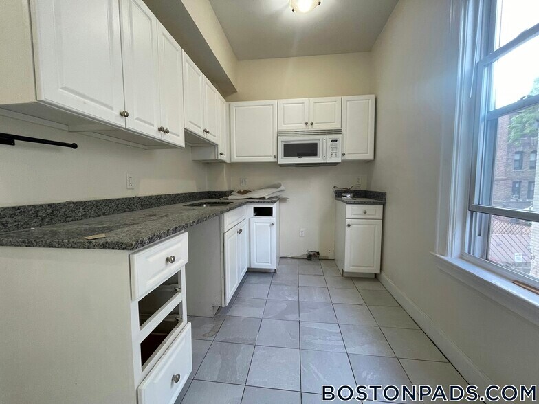 Building Photo - 53 Ashford St