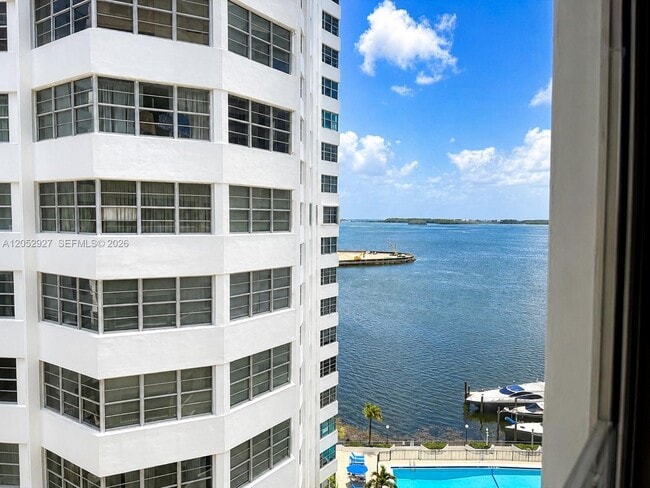 Building Photo - 825 Brickell Bay Dr