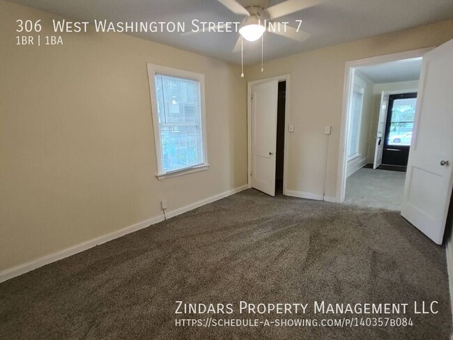 Building Photo - Updated 1 Bed 1 Bath Apartment in Downtown...