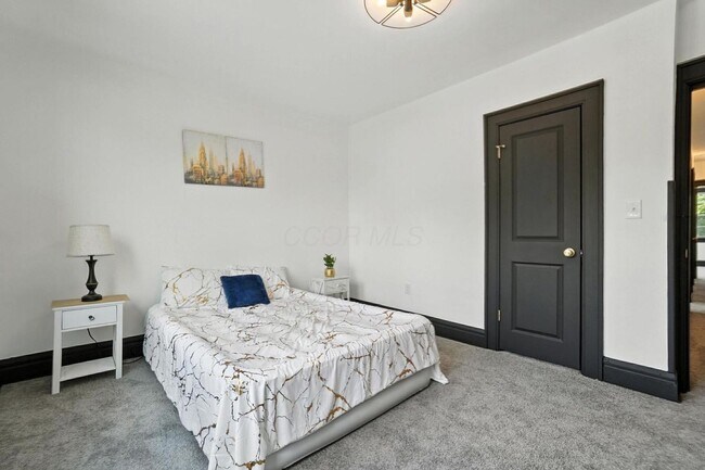 Building Photo - 887-889-889 E Livingston Ave