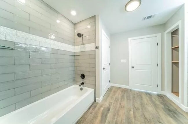 Building Photo - 710 N Rusk St