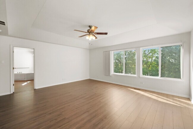 Building Photo - 3251 Thunderbird Ct E