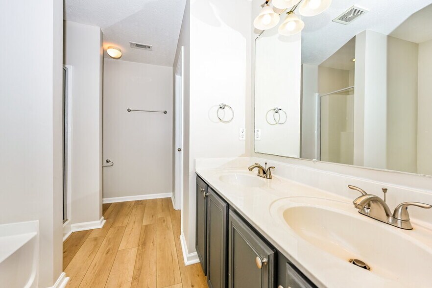 Building Photo - 711 Elderberry Way