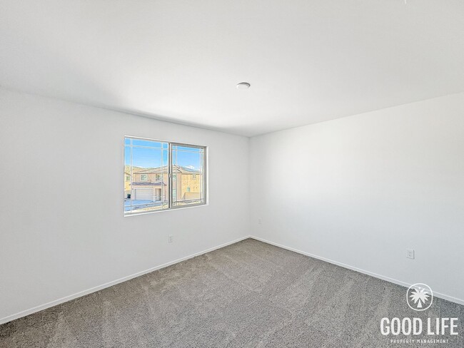 Building Photo - Beautiful 5Bd/2.5Ba Home In Lake Elsinore!