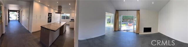 Building Photo - 15999 Via De Las Palmas