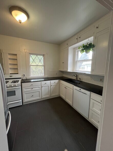 Building Photo - 4302 Duval Street