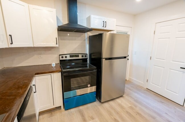 Building Photo - 3822 Bakers Ferry Rd SW