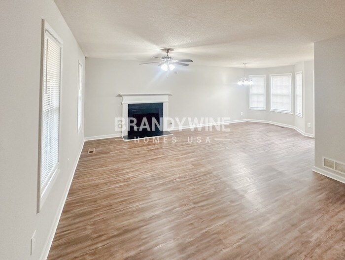 Building Photo - 700 Newport Dr