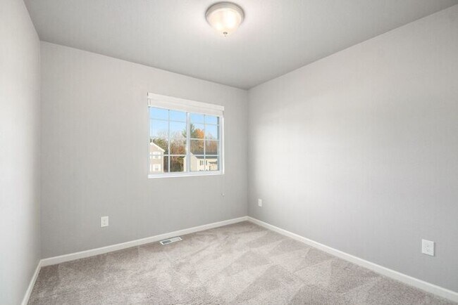 Building Photo - 2214 Macatawa Ln