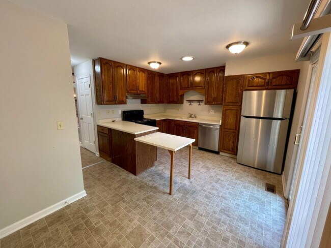 Building Photo - Beautifully Updated 3-Bed, 3-Bath Townhome...