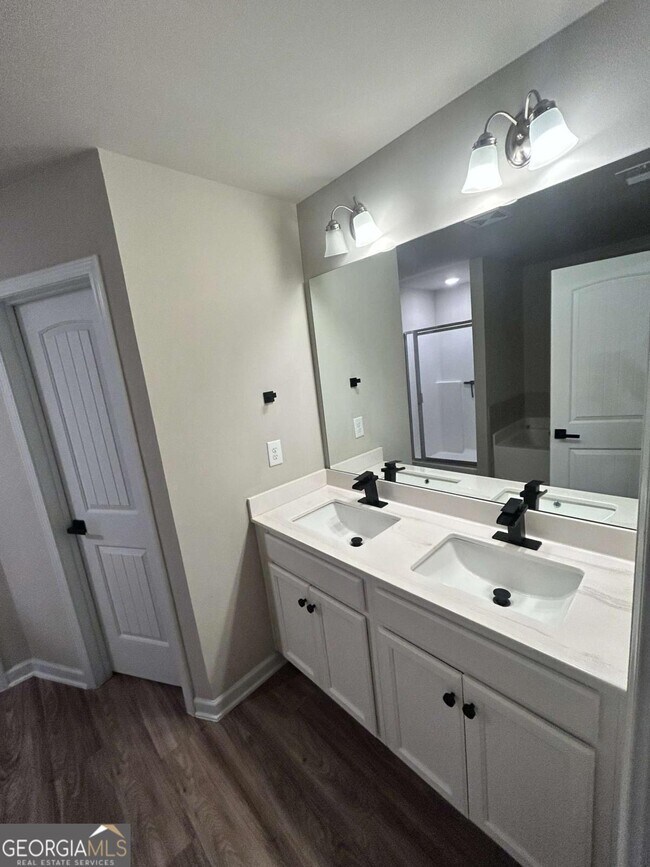 Building Photo - 287 Turtle Creek Dr