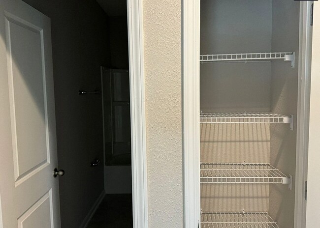 Building Photo - 657 Silver Landing Dr