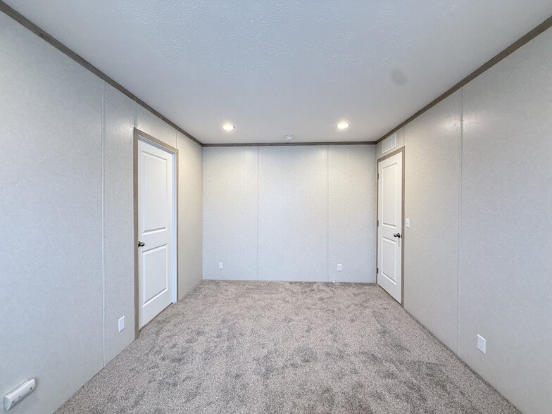 Building Photo - 29773 W Deerfield Ct