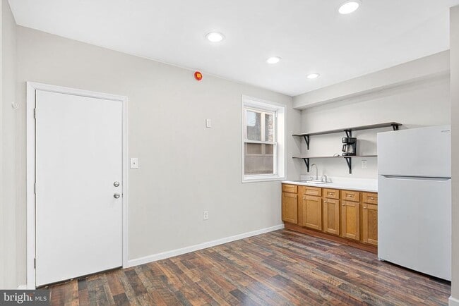 Building Photo - 1152 S 15th St